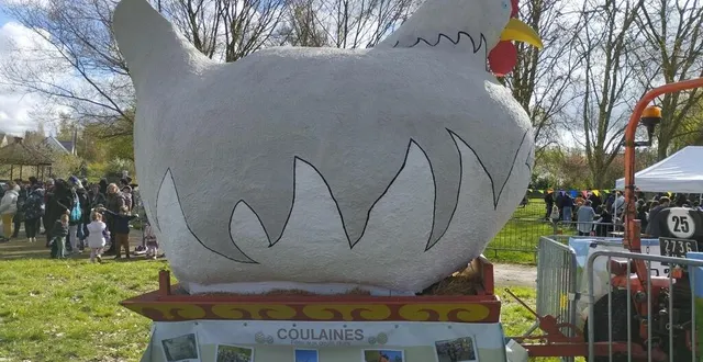 photo  mascotte de la fête aux œufs durs, prise d’assaut par les familles pour les photos  &copy;  ouest-france 