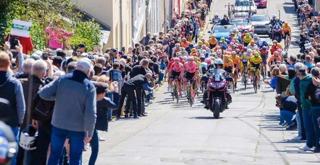 photo  la terrible montée de gazonfier avait offert un joli spectacle aux manceaux lors de la dernière étape de la première édition du région pays de la loire tour, en 2023 ;  &copy;  archives dominique breugnot 