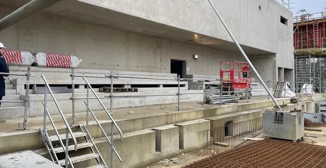 photo  le chantier du futur centre aquatique communautaire à la ferté-bernard constitue encore pour 2024 une part conséquente de l’investissement économique.  &copy;  le maine libre 