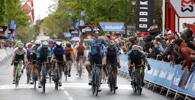 photo  paul lapeira a remporté la 2e étape du tour du pays basque, ce mardi 2 avril.  &copy;  photo : juan herrero /epa/maxppp 