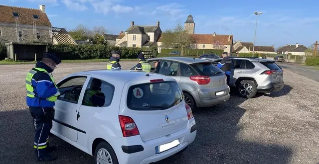 photo  une soixantaine de véhicules ont été contrôlés par la gendarmerie à giel, mardi 2 avril 2024.  &copy;  ouest-france 
