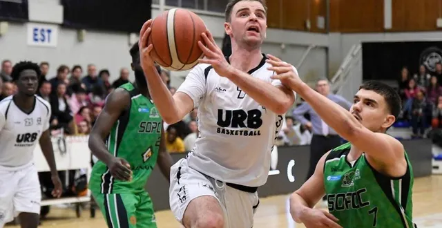 photo  lucas fontaine et rennes s’en sortent de justesse.  &copy;  jocelyne régent 