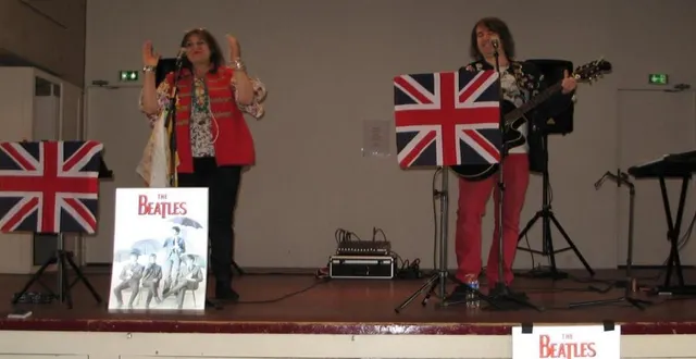 photo  la musique pop rock a embarqué les jeunes dans une joyeuse ambiance et les adultes présents dans un joli retour dans sa jeunesse.  &copy;  ml 