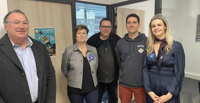 photo  marc lebaudy, de la biscuiterie de l’abbaye ; véronique guillet-borde, directrice bpgo (banque populaire grand ouest) groupe orne ; hervé breton et yannick montembault des bichoiseries, et flavie champain, directrice de l’agence de flers de la banque populaire.  &copy;  ouest-france 