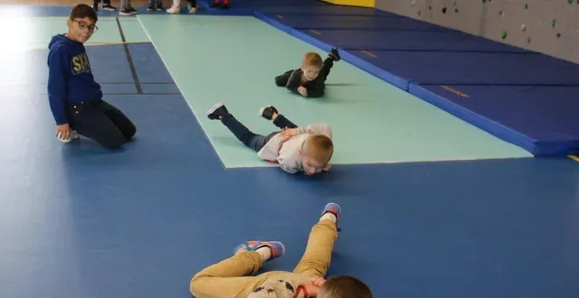 photo  les élèves ont simulé la paranatation.  &copy;  ouest-france 