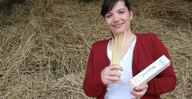 photo  cassandra bourmault et sa famille s’étaient lancées dans la production de pailles conçues à partir de tiges de seigle, à luché-pringé. l’entreprise a cessé son activité en juillet 2023.  &copy;  archives ouest-france 