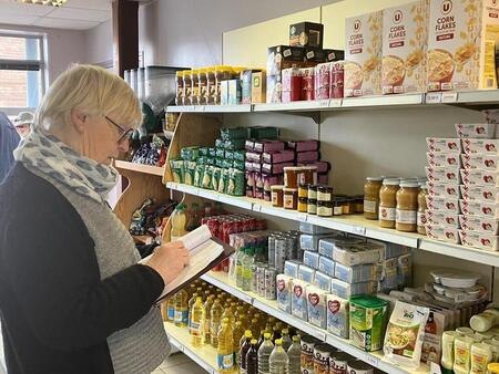 photo Les rayons de l’épicerie sociale de Granville sont alimentés en partie grâce à la collecte annuelle.. Ouest-France 