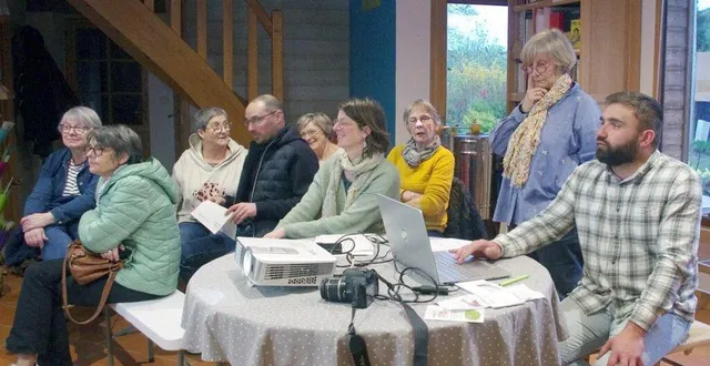 photo  les bénévoles et adhérents.  &copy;  le maine libre 