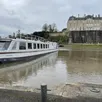 photo vendredi 5 avril 2024, le sablésien est cloué à quai en raison du niveau d’eau de la sarthe, tout comme les pénichettes de la société anjou navigation.