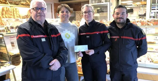 photo  aline gasnot a remis un chèque de 500 € pour les pupilles orphelins des sapeurs-pompiers.  &copy;  le maine libre 