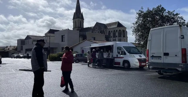photo  ce jeudi 28 mars 2024, le camion itinérant de la boucherie charcuterie label rouge était à landemont (orée-d’anjou).  &copy;  ouest-france 