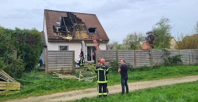 photo  un incendie a été maîtrisé, ce samedi 6 avril à sargé-lès-le-mans (sarthe). le feu a ravagé le premier étage et les chambres. la famille devra être relogée.  &copy;  ouest-france 