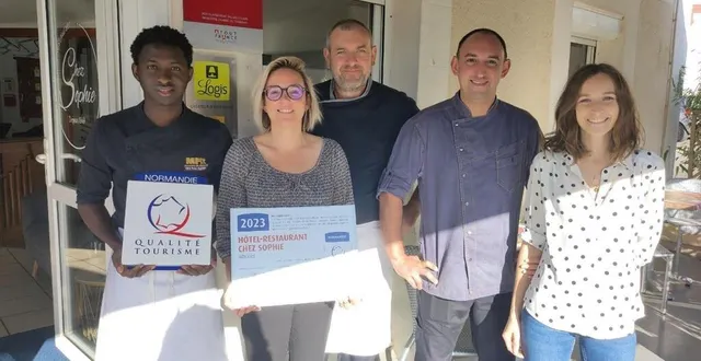 photo  l’équipe de l’hôtel-restaurant chez sophie avec ce nouveau label.  &copy;  dr 