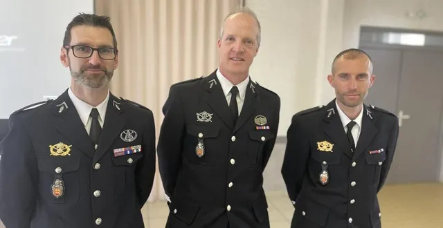 photo  le major david deleuze, le commandant romain soulary et le lieutenant gaylord buré, lors de l’inspection de la communauté de brigades de gendarmerie de la ferté-macé, vendredi 5 avril 2024, à saint-hilaire-de-briouze.  &copy;  ouest-france 