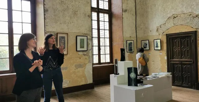 photo  l’arthothèque est similaire au fonctionnement des livres dans une bibliothèque.  &copy;  @abbayedetuffé 