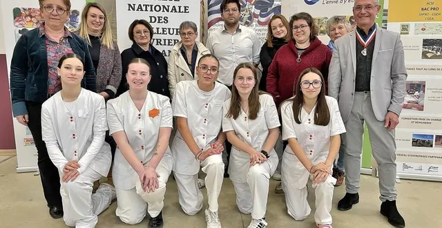 photo  les étudiantes elina, camille, juline, louise et alexandra, entourées par leurs professeures emmanuelle dufresne et élodie achard, les membres du jury, ainsi que marc doise, président départemental de la société nationale des meilleurs ouvriers de france (mof), lundi 8 avril 2024.  &copy;  ouest-france 