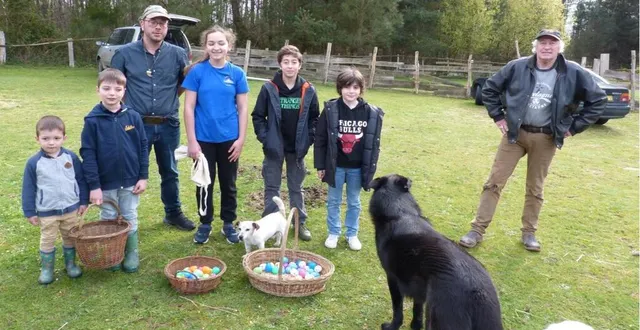 photo  les enfants posent avec leur récolte.  &copy;  le maine libre 
