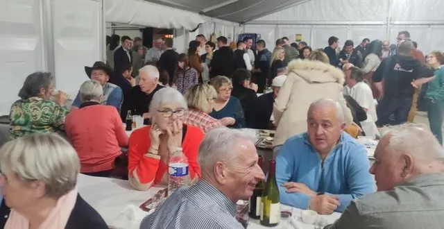 photo  les convives étaient tellement nombreux qu’il a fallu se réapprovisionner en victuailles.  &copy;  le maine libre 