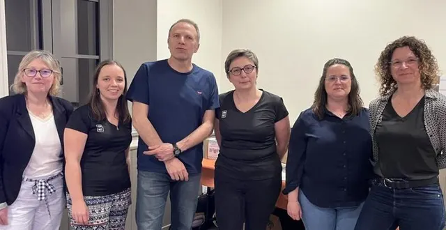 photo  les membres du bureau du club de tennis, dont karine marmion (au centre), la présidente depuis la rentrée.  &copy;  ouest-france 