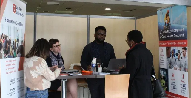 photo  des représentants d’entreprises mais aussi d’organismes de formation seront au rendez-vous pour rencontrer les visiteurs du salon et les renseigner.  &copy;  photo l4m 