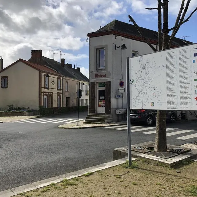 photo des perquisitions ont eu lieu dans le centre du bourg.  ©  co