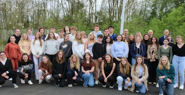 photo  les lycéens mamertins et norvégiens, accompagnés des enseignants, pour une photo souvenir.  &copy;  ouest-france 