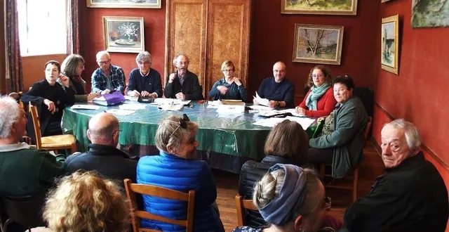 photo  l’assemblée générale des amis de saint-céneri s’est déroulée samedi à la mairie  &copy;  . ouest-france 