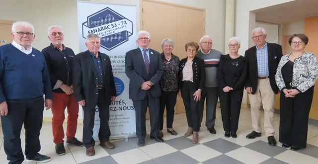 photo  les membres du bureau de fenarac 53/72 avec françois ferraguti, président national fenarac (4e en partant de la gauche).  &copy;  le maine libre 