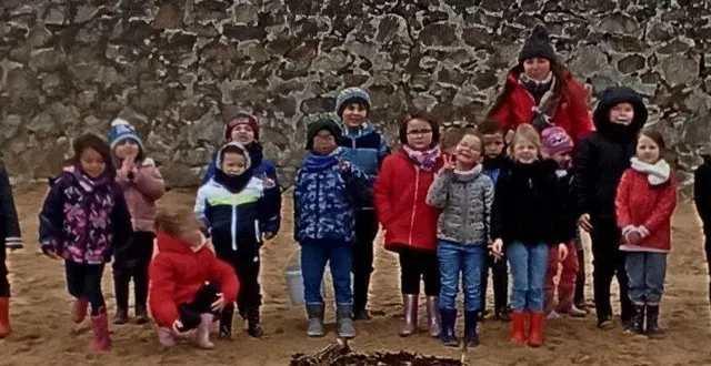 photo  malgré un temps mitigé, les enfants sont ravis de leur séjour.  &copy;  école de courdemanche 
