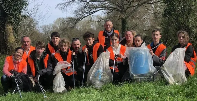 photo  l’opération de ramassage de déchets se termine. 3 m³ ont été ramassés sur les bords du loir.  &copy;  le maine libre 