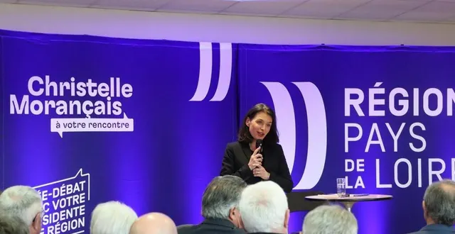 photo  christelle morançais devant un parterre d’élus de lbn communauté et quelques habitants du territoire, jeudi 11 avril 2024.  &copy;  ouest-france 