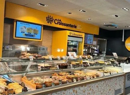 photo  la croissanterie, nouvelle enseigne sur l’aire d’autoroute.  &copy;  groupe delineo 