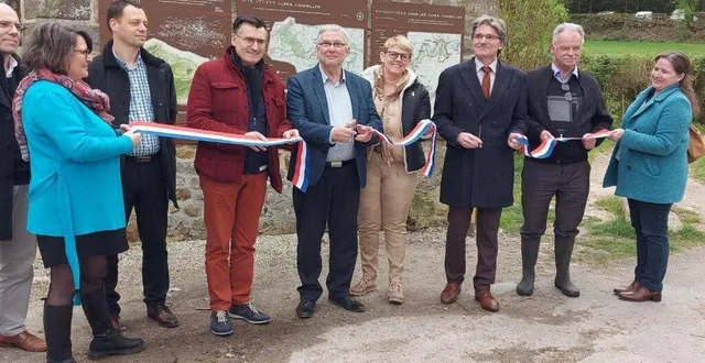 photo  les élus présents pour cette inauguration.  &copy;  cdc haute sarthe alpes mancelles 