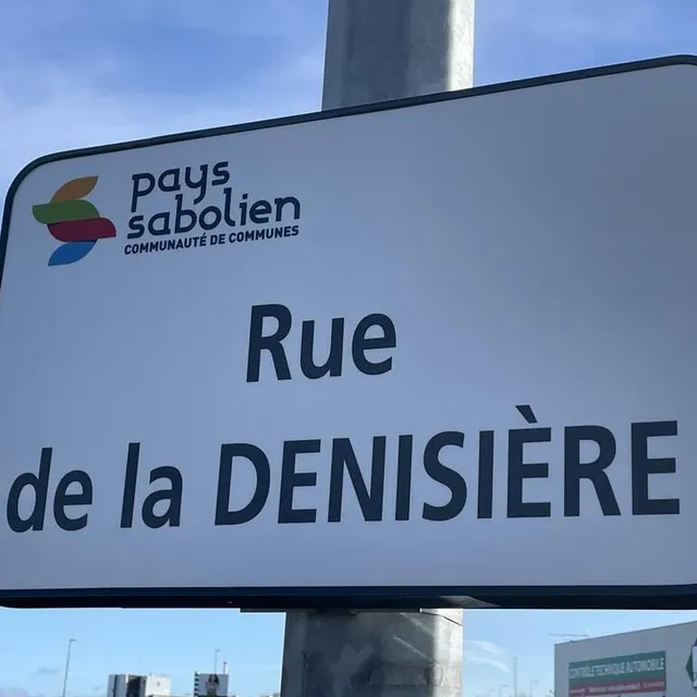 photo dans les zones d’activités, les panneaux des rues ont été entièrement revus.  ©  ouest-france