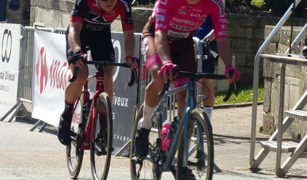 Cyclisme. Théo Le Roux surprend Raphaël Glot à Moustoir-Ac . Sport ...