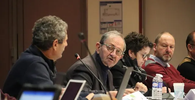 photo  depuis qu’il préside lbn communauté, daniel coudreuse n’avait jamais fait voter une telle augmentation du budget de la communauté de communes.  &copy;  ouest-france 