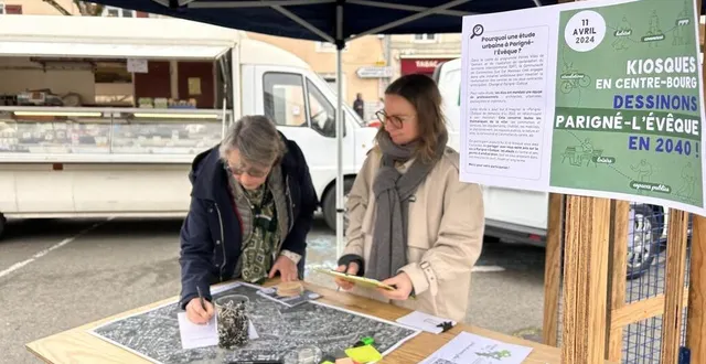 photo  salomé doubroff, architecte urbaniste (à droite), a questionné les parignéens sur les atouts et les faiblesses de leur commune.  &copy;  ouest-france 