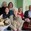 photo  désirée froger a fêté ses 100 ans entourée de toutes les générations familiales. 