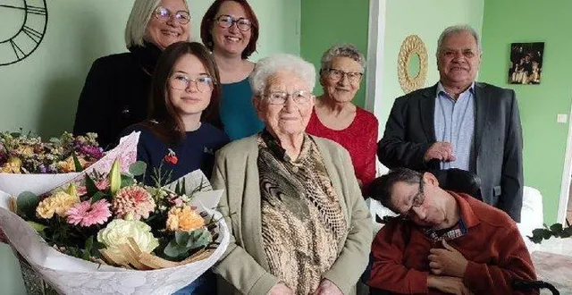photo  désirée froger a fêté ses 100 ans entourée de toutes les générations familiales.  &copy;  ouest-france 