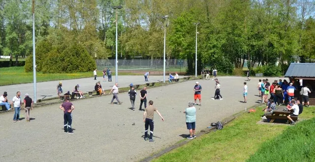 photo  dimanche après-midi, le pétanque club du canal a accueilli 44 doublettes sur ses terrains du complexe sportif à malicorne.les prochains concours : en doublettes les dimanches 9 juin et 7 juillet ; en doublettes mixtes le dimanche 15 septembre.  &copy;  le maine libre 