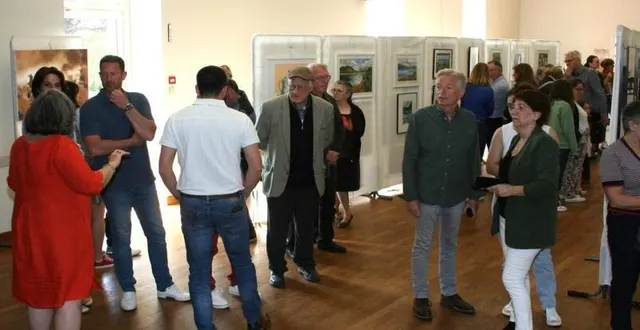 photo  le public est venu apprécier la qualité des œuvres présentées.  &copy;  le maine libre 