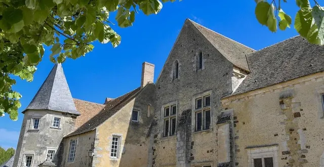 photo  l’exposition « ainsi soit-il » est une rétrospective de la carrière artistique de l’artiste plasticien fabien verschaere.  &copy;  archives le maine libre – yvon loué 