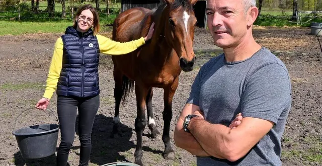 photo  à 49 ans, alexandre roussel, le jockey aux 1 303 victoires, vient de prendre sa retraite. installé à thorée-les-pins, près de la flèche, dans la sarthe, il laisse le rythme effréné des courses hippiques derrière lui et aspire à davantage de tranquillité avec son épouse, olivia et leurs trois enfants.  &copy;  jérôme fouquet/ouest-france 