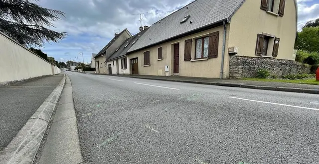 photo  les futurs travaux de mise à niveau du réseau d’assainissement à solesmes commenceront notamment par la rue angevine.  &copy;  ouest-france 