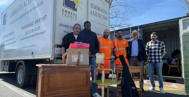 photo  de gauche à droite : jean-pierre freteau et christian traoré, compagnons d’emmaüs, laurent delalé et jason sourceaux, gardiens de déchetterie, patrick cousin, vice-président de la communauté urbaine et dorian belliot, gestionnaire technique au service déchets ménagers.  &copy;  ouest-france 