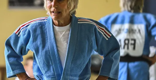photo  teloché, dimanche 14 avril 2024. la sarthoise véronique rousseau, championne du monde universitaire de judo en 1984, portera la flamme olympique le 15 juillet 2024 à paris, une dizaine de jours avant l’ouverture des jeux.  &copy;  le maine libre – denis lambert 