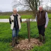 photo  plantations et restauration de la mare terminées pour thierry levasseur (à droite) et nicolas morchipont. 