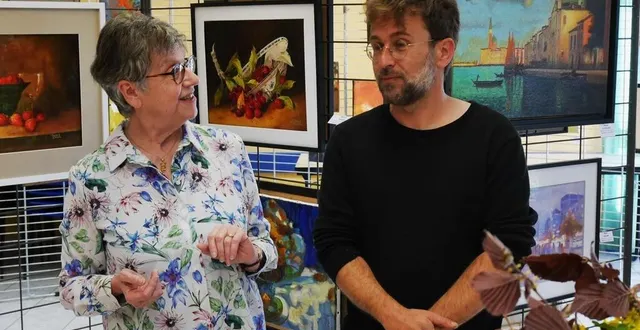 photo  la présidente de l’asl beaux-arts, annie doffagne a remercié alexandre gosse, le nouveau professeur de la section  &copy;  ouest-france 