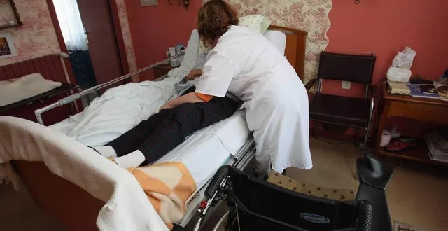 photo  le réseau d’agences de services à la personne apef, affilié au groupe oui care, propose 60 postes en cdi et en job d’été.  &copy;  archives ouest-france / jean-michel niester 