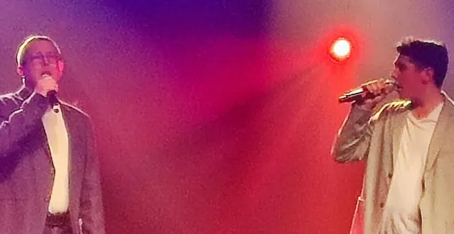 photo  arthur benion et pierrick, son père, ont été chaleureusement applaudis.  &copy;  ouest-france 